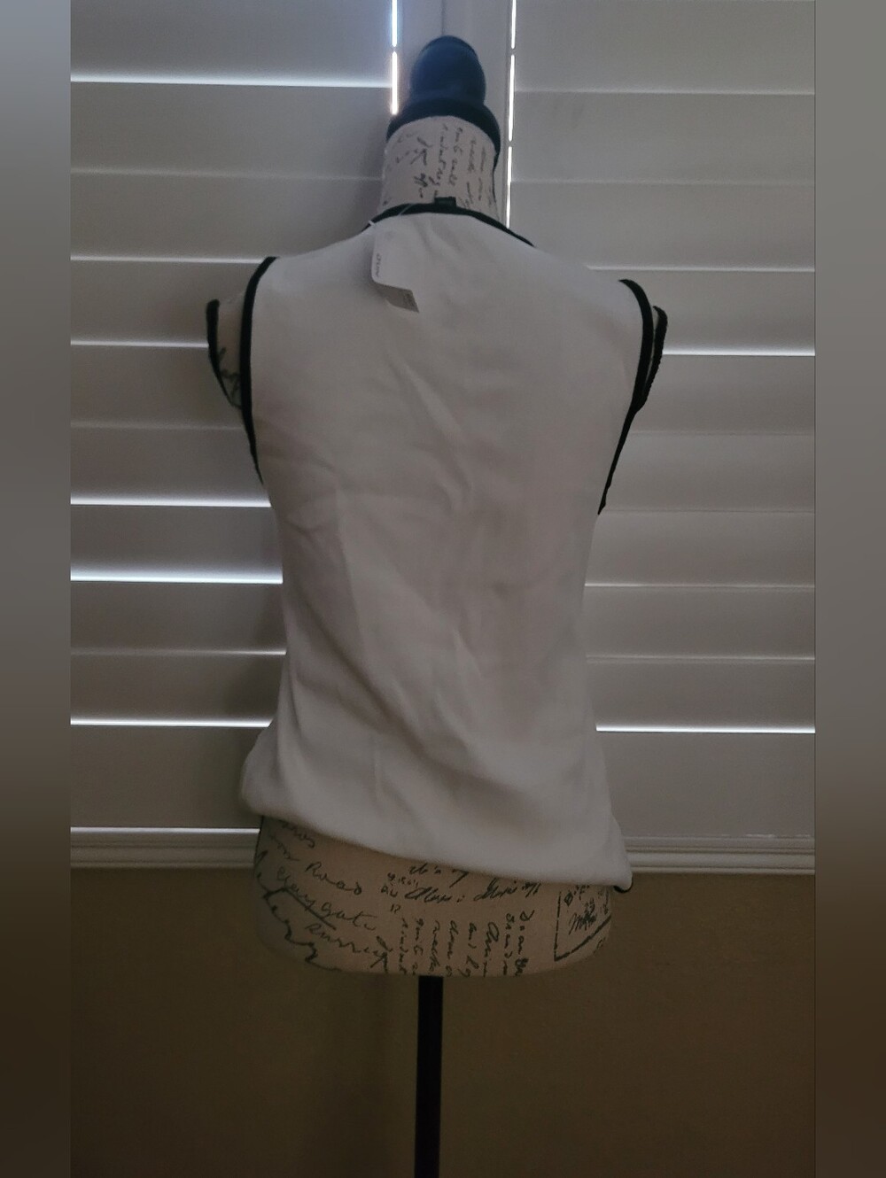 Ann Taylor Ivory Black Trim Sleeveless Knit Cardigan Vest Gold Buttons Size S - Picture 3 of 4